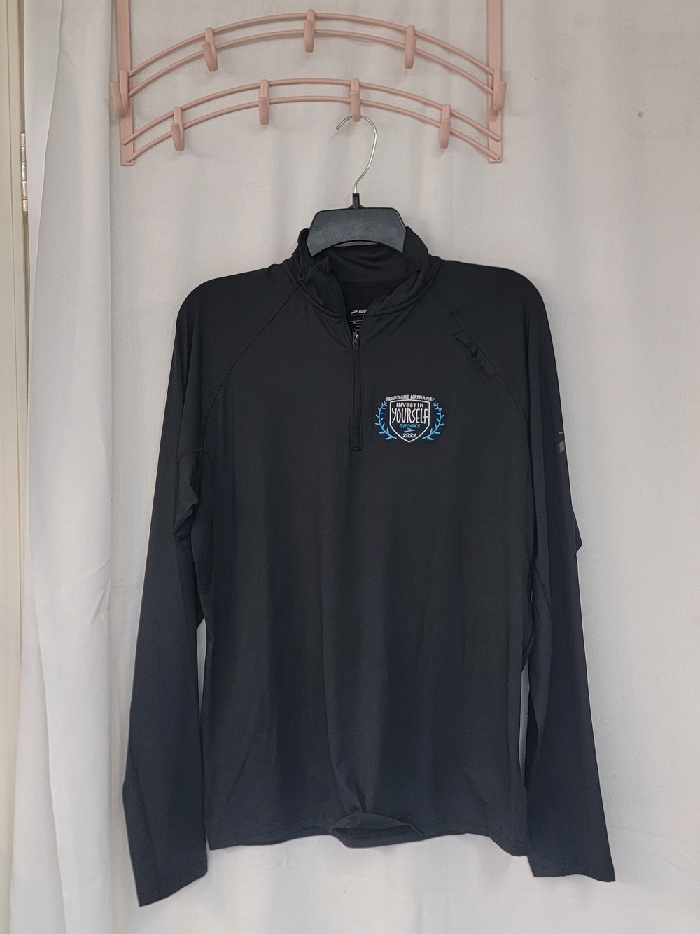 Brooks Black Long-Sleeve Quarter-Zip Performance Jacket with Blue Logo